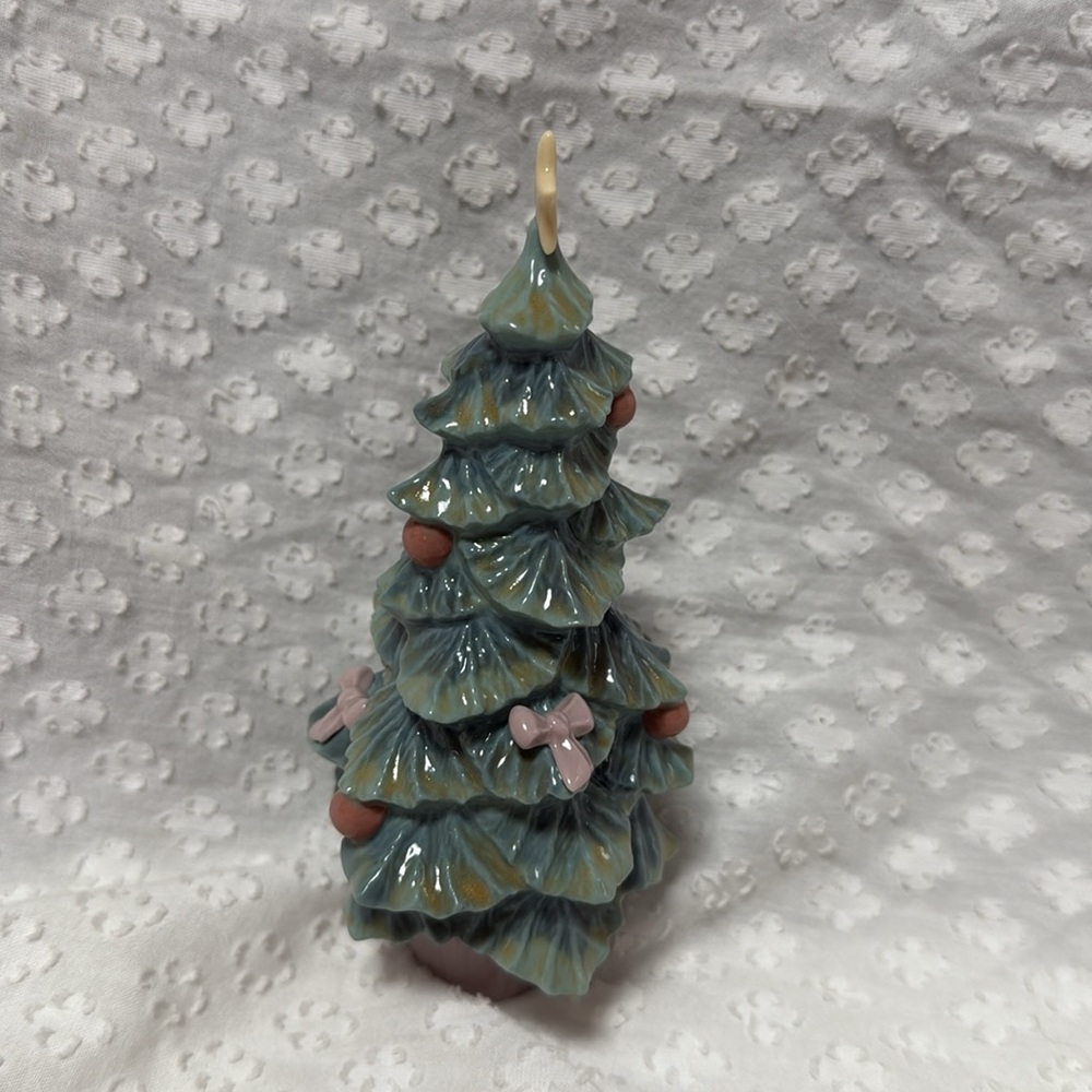 Lladró Porcelain Christmas Tree Figurine - Picture 5 of 13